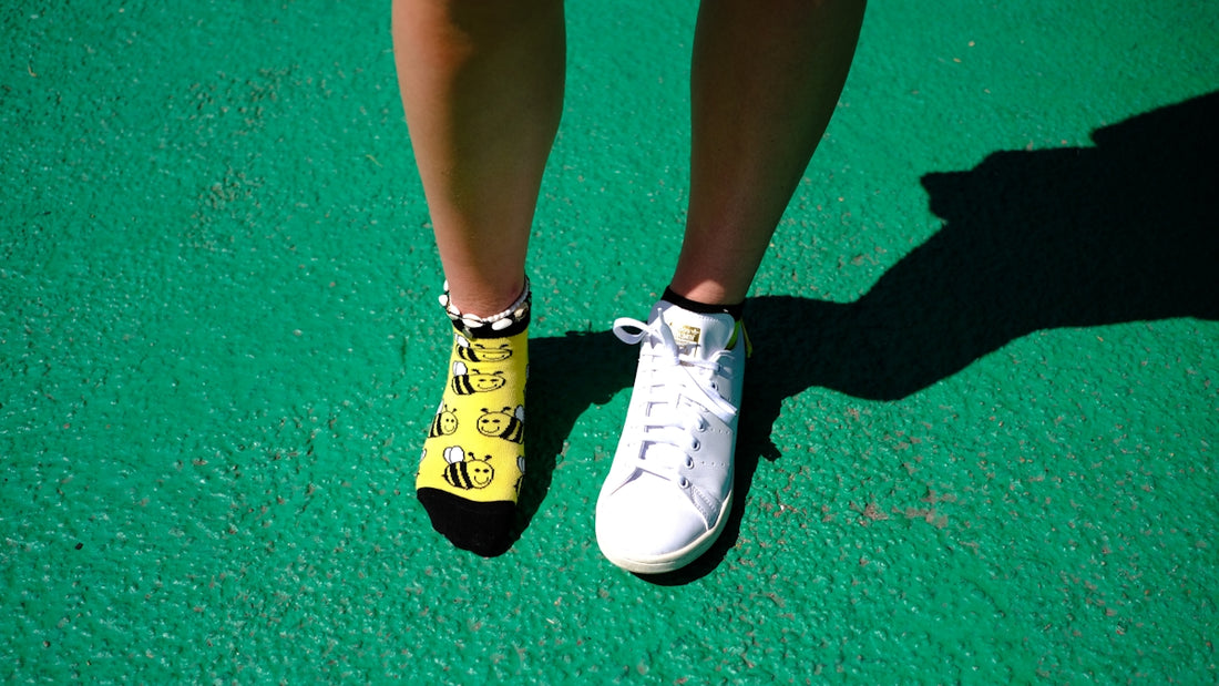 A person standing on a tennis court with a tennis racket