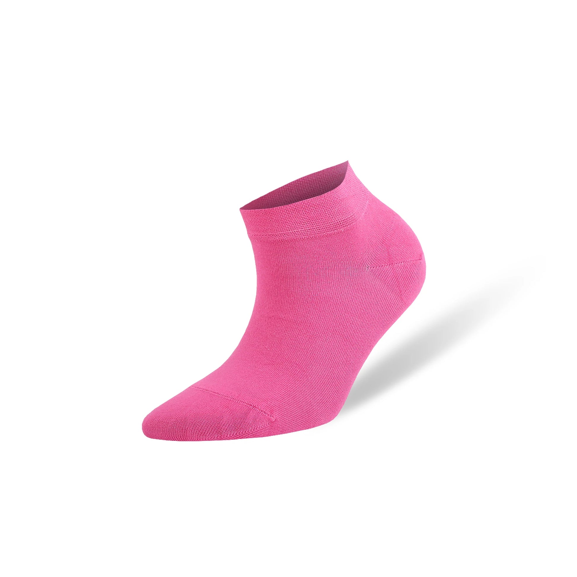 Bright pink ankle socks made of soft cotton, perfect for comfort and style.