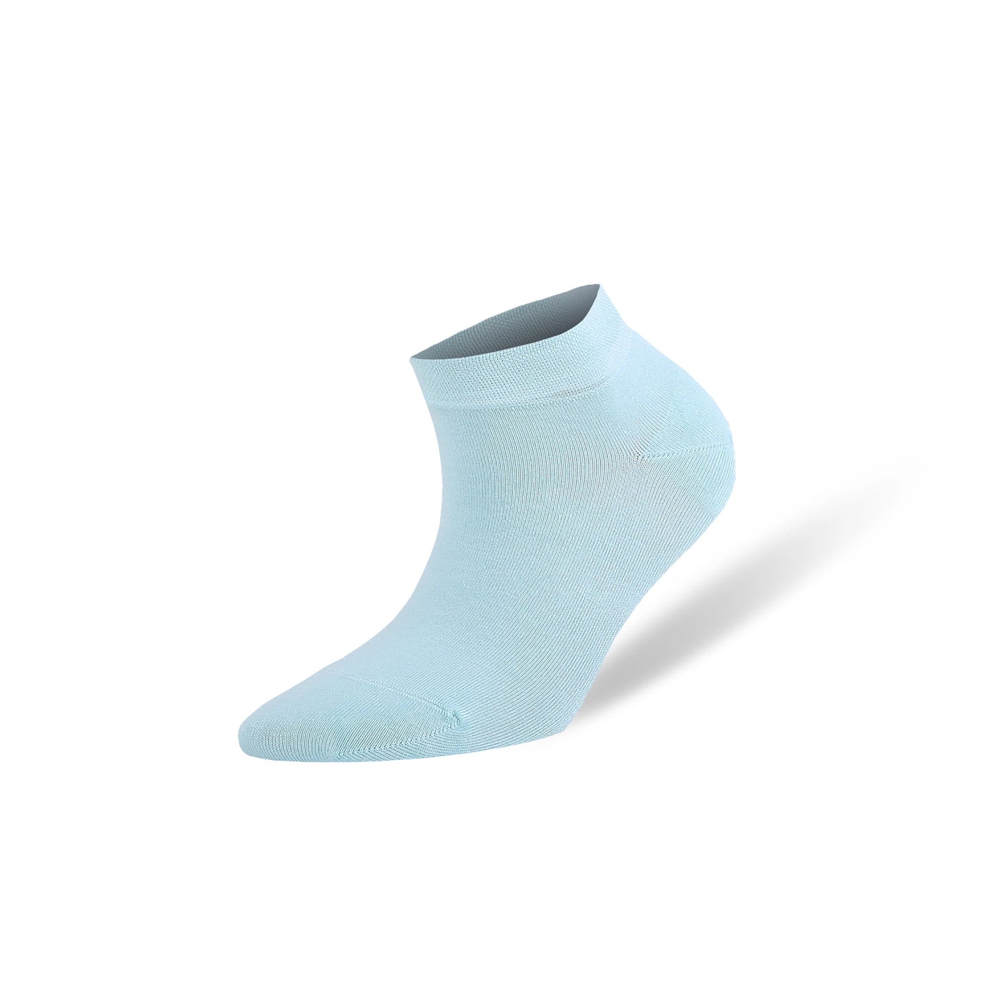 Light blue ankle socks made of soft cotton blend, ideal for everyday wear and comfort.