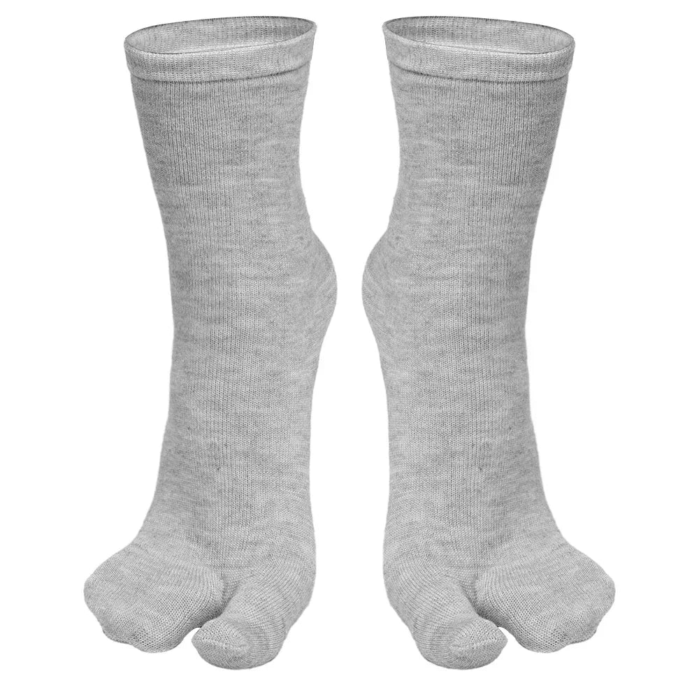 Soft gray cotton socks for comfort and warmth, ideal for daily wear.
