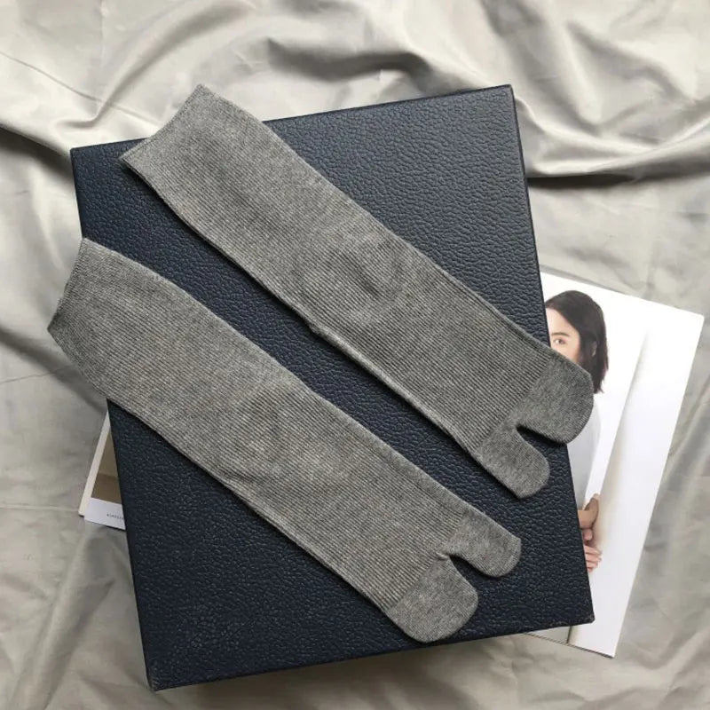 Gray ribbed split-toe socks made of soft material, perfect for comfort and style.