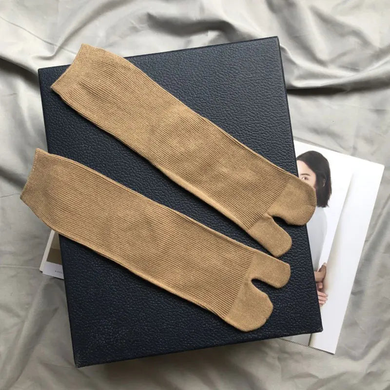 Japanese style cut toe socks in beige, made of soft, breathable cotton for comfort and style.