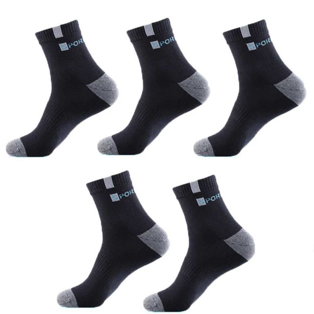 Set of 5 black ankle socks with gray accents, made from breathable material for everyday comfort.