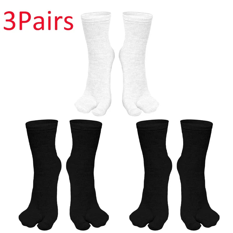 3 pairs of cotton socks in black and white, featuring a comfortable, breathable design for everyday wear.
